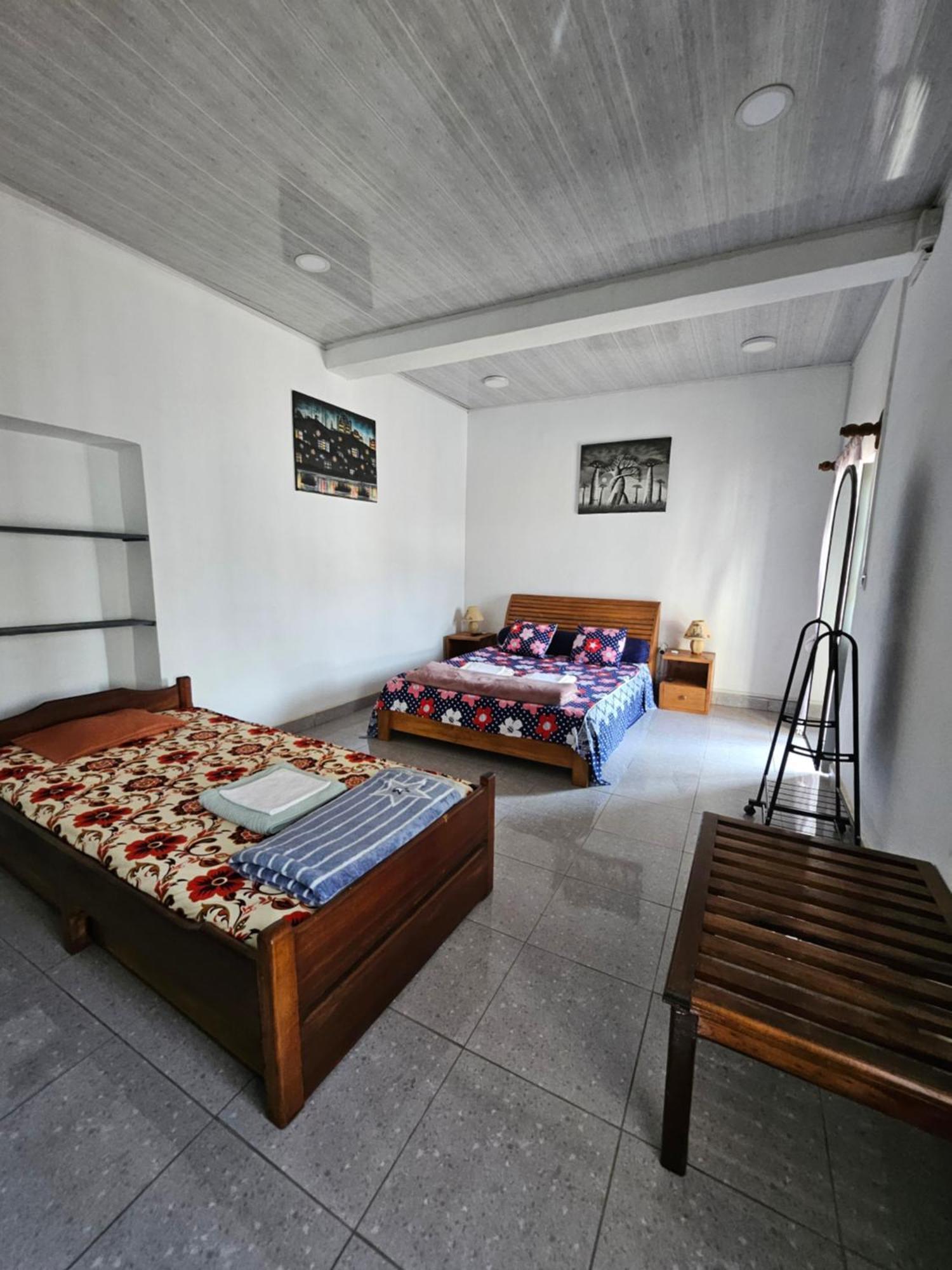 Bed and Breakfast Chez Joel Анцирабе Экстерьер фото