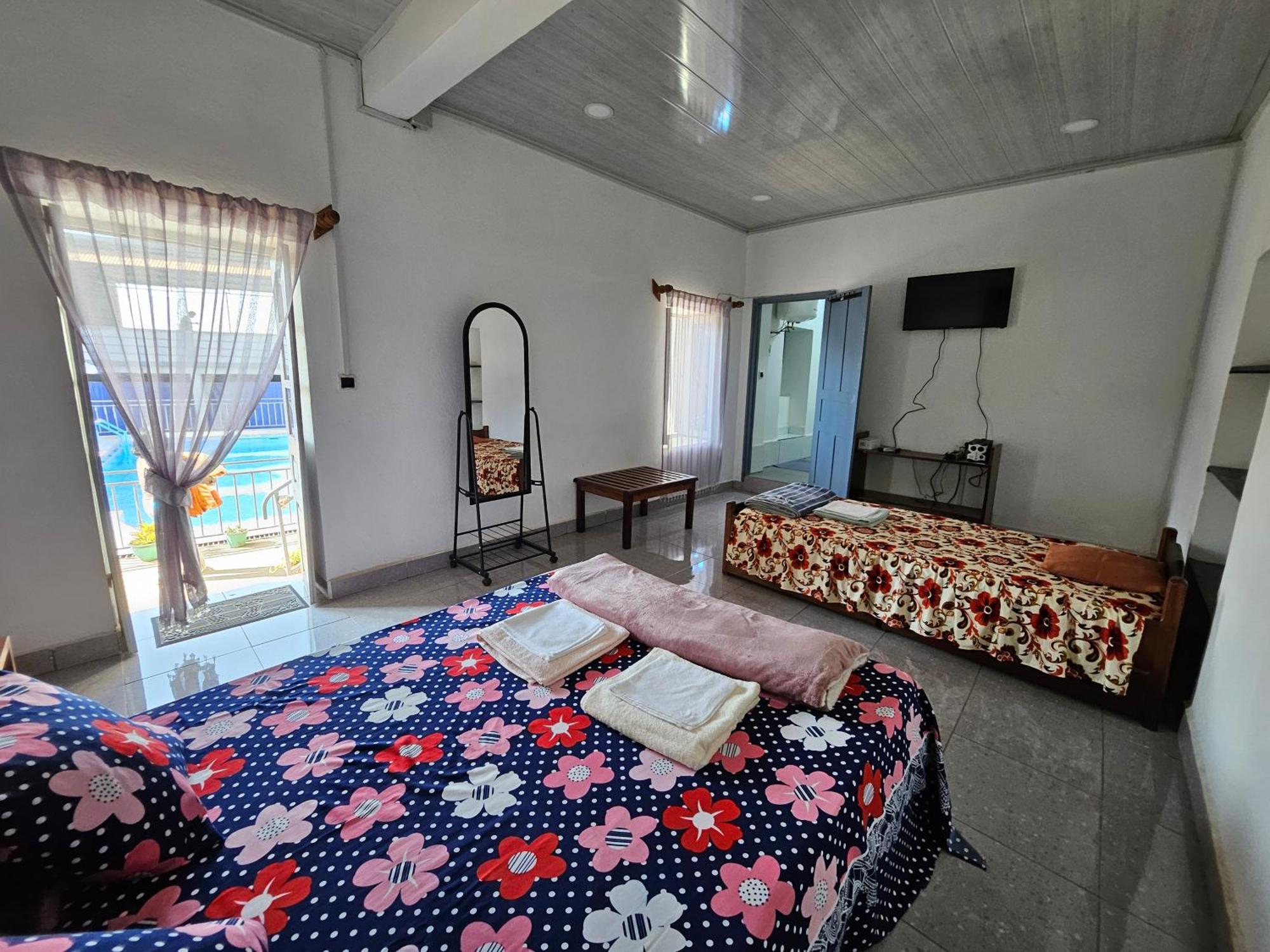 Bed and Breakfast Chez Joel Анцирабе Экстерьер фото