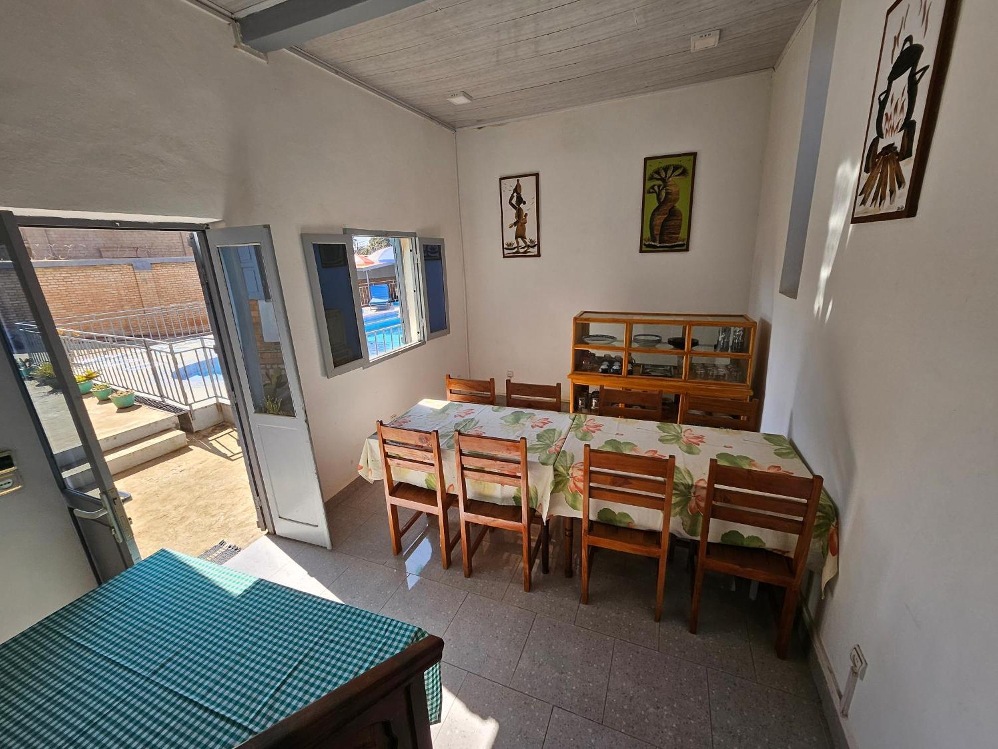 Bed and Breakfast Chez Joel Анцирабе Экстерьер фото