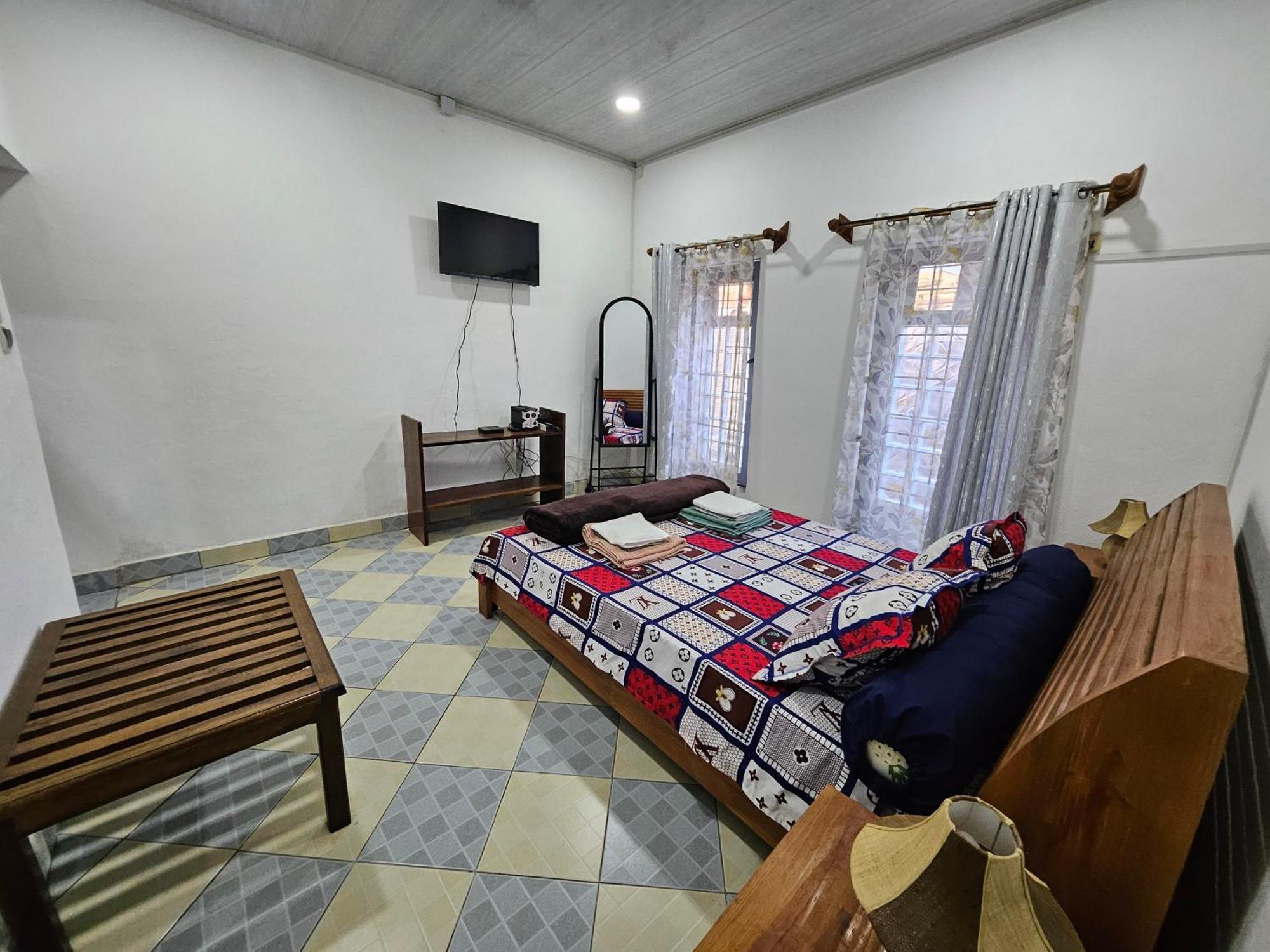 Bed and Breakfast Chez Joel Анцирабе Экстерьер фото