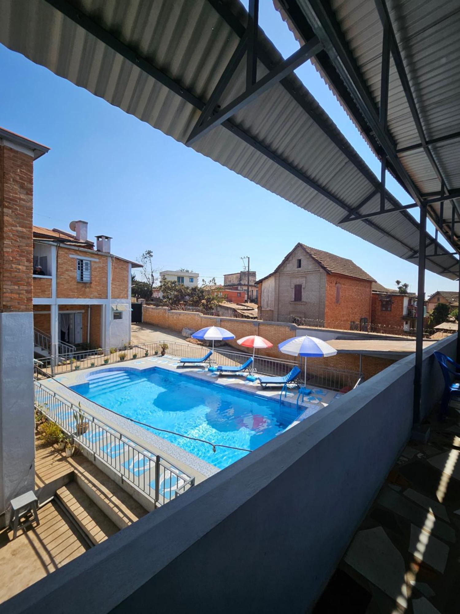 Bed and Breakfast Chez Joel Анцирабе Экстерьер фото